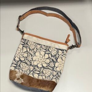 Source Unknown Cowhair Blue Floral Crossbody Bag with Brown Trim